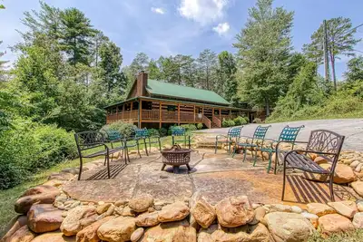 Image de 4 Bedrooms Near Pigeon Forge-Hot Tub-Pet Friendly-Sleeps 12