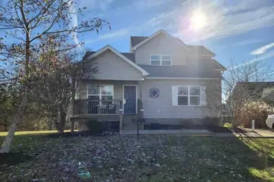 Image de 3b/3b; Single Family Lakeside Retreat W/Hot Tub