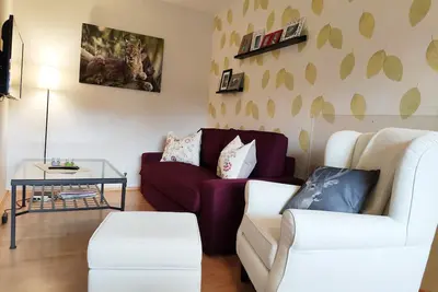 Image de moderne, confortable studio - Sauna et tennis de table dans la maison, WiFi gratuit!