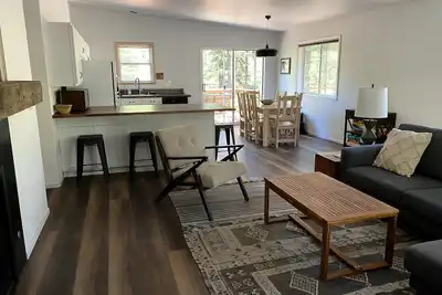 Image de Great location & features!