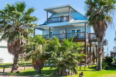 Easy Walk to Ocean & Beach Entrance!