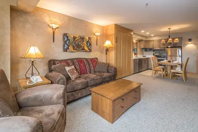 Image de Ski in/out condo w/fireplace, & community pool/hot tub/fitness center - Shoshone with Great Views