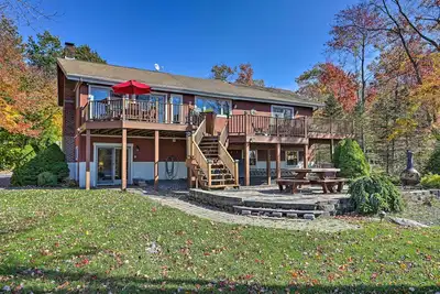 Image de Ski, Swim & Relax: Waterfront Haven on Pines Lake!