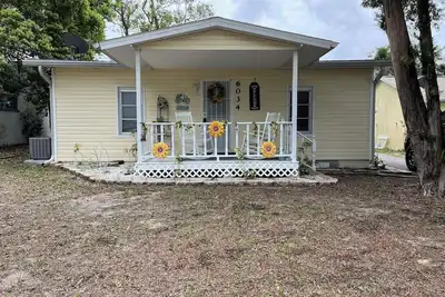 Image de ❤️❤️Cozy Cottage On Central Pet Friendly, 2 Blocks Off Main Street🐈🐩🏡