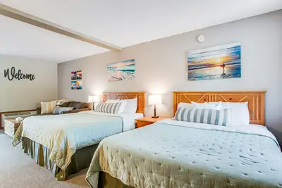 Image de Peaceful gem with golf course - near Noah’s Ark & Mt. Olympus