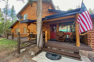 Image de Highly rated Greer River’s Edge Sleeps 8- Starlink WiFi- Fireplace - Loft