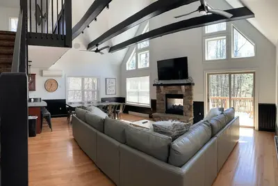 Image de New! 6br w\/ Hot Tub\/Game Room\/Fire Pit\/Free linens\/Bubble Hockey