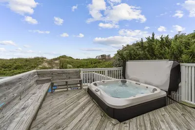 Oceanfront house with private pool, hot tub, & rec room with pool table