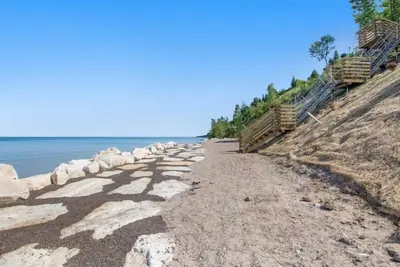 Image de Happy Landings - Coastal home with tram and stairs to beach access!