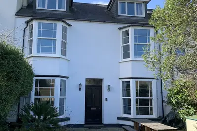 Image de Lovely 5 Bedroom Period House moments from Beach and the Burrows
