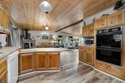 Image de Gorgeous mountain-view house with hot tub & amazing view of Lake Wenatchee