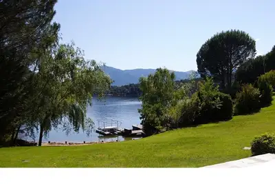 Image de house on the banks of the San Juan reservoir