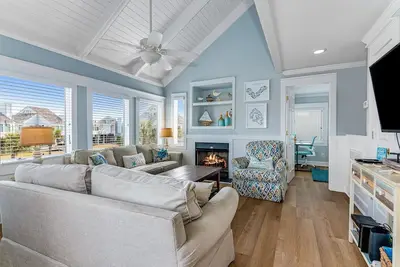 Image de Updated villa with ocean and lagoon views! two golf carts next the Bhi Club