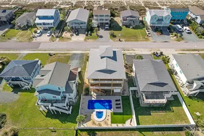 Image de 334 By The Shore: Pool and Spa, Spacious 5-Bedroom Ocean View Home in Holden Beach, Nc