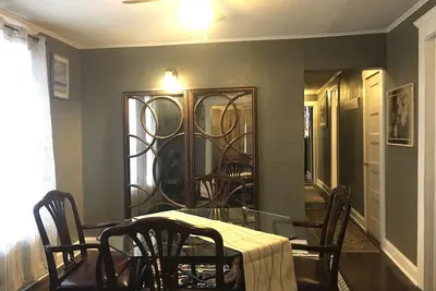 Image de 2Bed/2Bath Duplex 2nd Floor House, 6 min. Med. Ctr. , 7min. Downtown