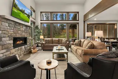 The Perfect Suncadia Retreat for Large Families! Hot Tub | Pet Friendly