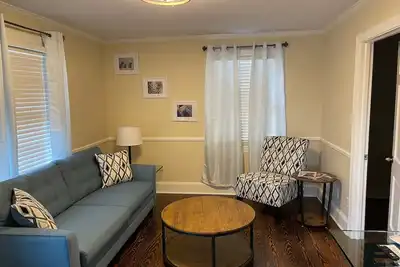 Image de Suite Retreat - 3 bed traveler's cottage w\/ office