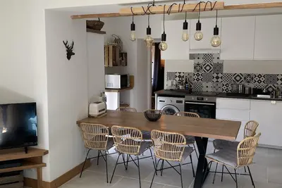 Image de maison de village, pouvant accueillir 8 personnes.