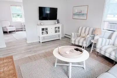 Image de Narragansett Beach Escape - spacious and newly updated, short drive to beach!