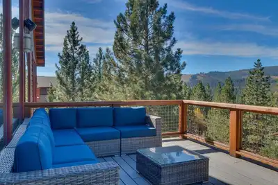Image de Pinnacle Views By Tahoe Getaways - Luxury Tahoe Donner 4br, Hot Tub
