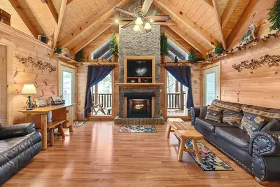 Image de 3 King Suites, Mt. Views, Hot Tub and Privacy