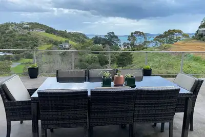 Image de Large 4bdr home in Whangaumu Bay - super family friendly and close to the beach