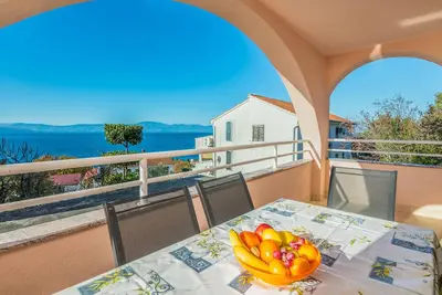 Image de Bel appartement à Njivice avec WiFi