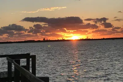 Image de Tropical home, use of owners Indian River Lagoon docks just down sandy road.