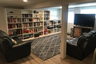 Private, Sunny Basement Suite near Washington Dc