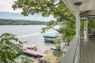 Image de Bluffing Around: \"Family Friendly Lakeside Paradise! \"