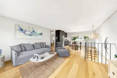 Image de Newly built luxurious 2br apartment situated only minutes to the beach.