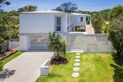 Image de A new architect designed house on the beach!
