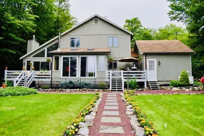 Image de ⛷⛱⛰Mt. Maplewood Lake Home❤️Seasonal Specials ★3br★HotTub★Fireplace★Games★