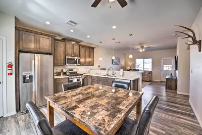 Image de Pet-Friendly Retreat - 1 Block to Colorado River!
