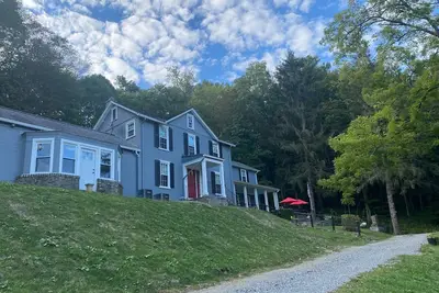 Image de Laurel Highlands Private Estate with Barn & 80 Acres of scenic mountain trails.