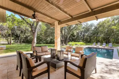 Image de Above Longhorn I Pool I Micro Weddings I Events I Family Fun I Services