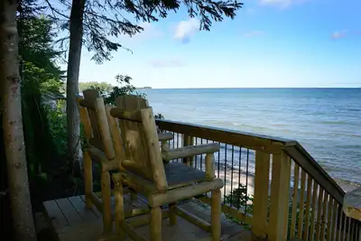 Image de Gorgeous Remodeled 4Bed\/2Bath Retreat with Private Trail to Lake Superior Beach!