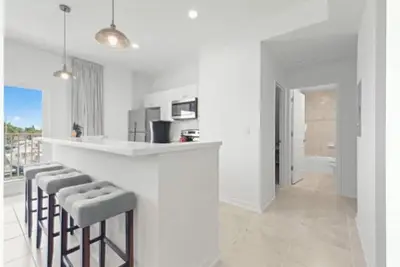 Image de Brand New 3 bedroom Condo Across from the Beach - Waterway Views!