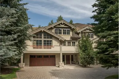 Image de Spacious & Luxurious Warm Springs Home