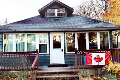 Image de Welcome to Kosecki Kottage - walking distance to everything in Port Burwell!