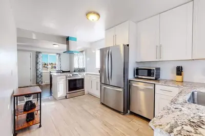 Image de Littleton 3-Bedroom Upper Unit | Comfortable & Stylish Escape