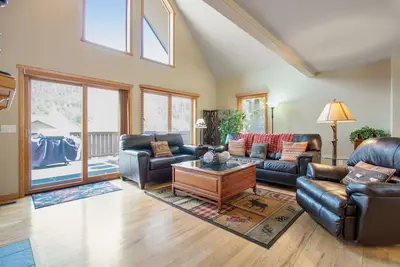 Image de Three-story home near the river with epic mountain views & fireplace