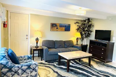 Image de \nVRBO Premier Host Listing - 2 Br Beach Suite - Two Pools. Full Kit & Liv Rm