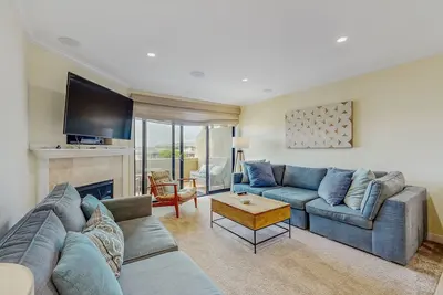 Image de Sunny & serene, two-story, oceanfront condo w/ a shared, heated pool & free WiFi