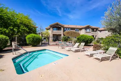 Image de Beautiful first-floor condo with pool, hot tub, & full kitchen - near hiking