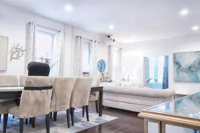 Image de Entire 3 Bedroom Apartment in a Private House.