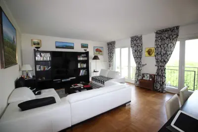 Image de Appartement familiale 3 chambres, 2 Sdb avec vue sur Paris et balcon filant