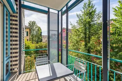 Image de Budget-Friendly & Roomy: Zurich Apartment