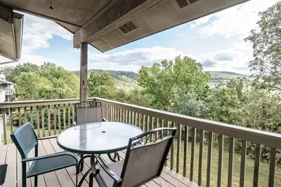 Image de 2k Bd, Golf Condo with Private Deck and Great View, Ticket Discounts!