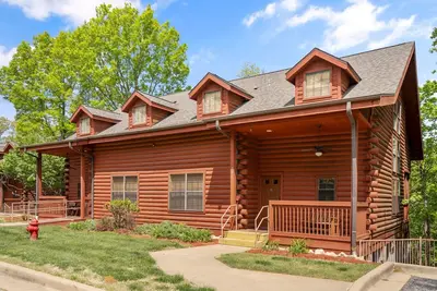 Spacious 4 Bd Cabin at Thousand Hills Golf Resort in Branson, Mo - Perfect for Family Getaways!